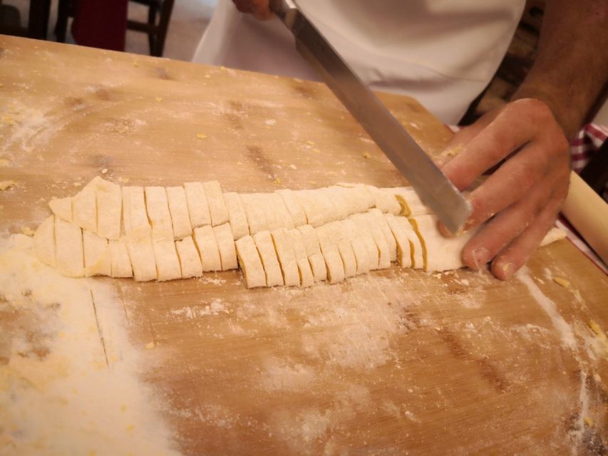 Rome: Traditional Cooking Class in the Jewish Ghetto - Wine, conversation, and eating like you belong for a night