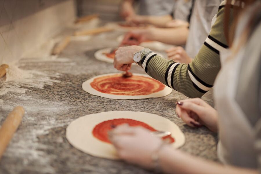 Rome: Traditional Pizza Cooking Class near Piazza Navona - Group size and timing: what two hours feels like