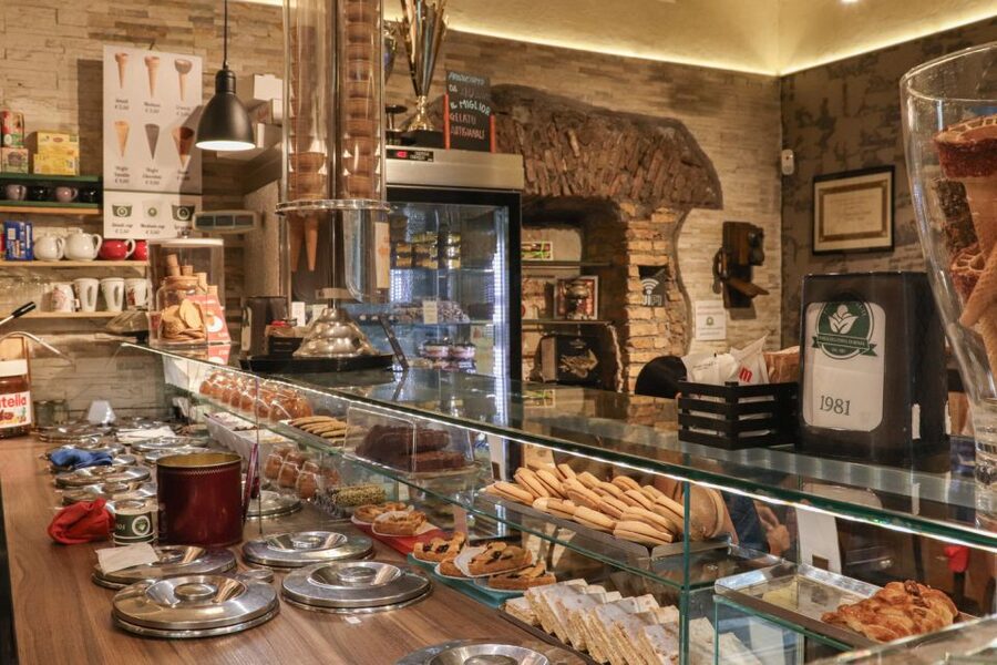 Rome: Trastevere and Campo de Fiori Food Tour - Trastevere gelato closer: organic-style flavors in a creamy finish