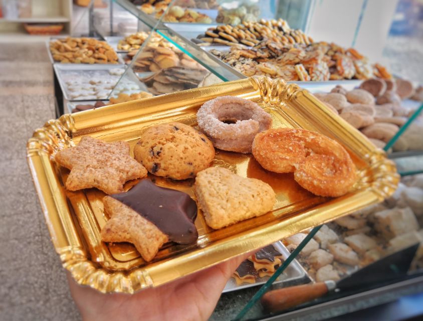 Rome: Trastevere and Jewish Ghetto Street Food Walking Tour - What the Guides Bring: Humor, Legends, and Local Rhythm