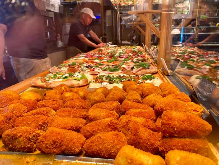 Rome: Trastevere Food Walking Tour with Beer and Wine - Piazza in Piscinula: a small square that sets the mood