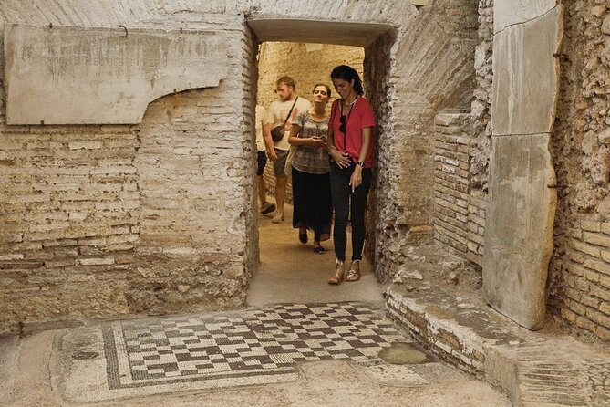 Rome: Trastevere Hidden Gems and Jewish Ghetto Small Group Tour - Vicolo Dell’Atleta: a calm alley that doubles as a history shortcut