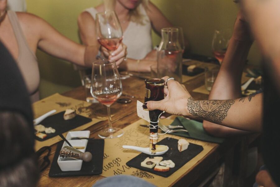 Rome: Trastevere Wine Tasting with Food Pairing and Gelato - The Guide Experience: What Makes the Tastings Feel Personal