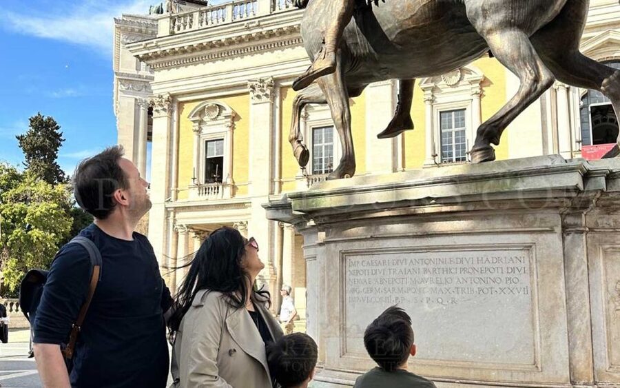Rome: Treasure Hunt for Kids and Families Trevi and Pantheon - Trevi Fountain clues: myths, architecture, and the joy of looking closely