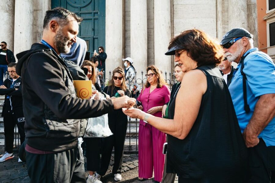 Rome: Trevi Fountain and Underground Guided Tour - Where to meet and how to avoid the Trevi crush