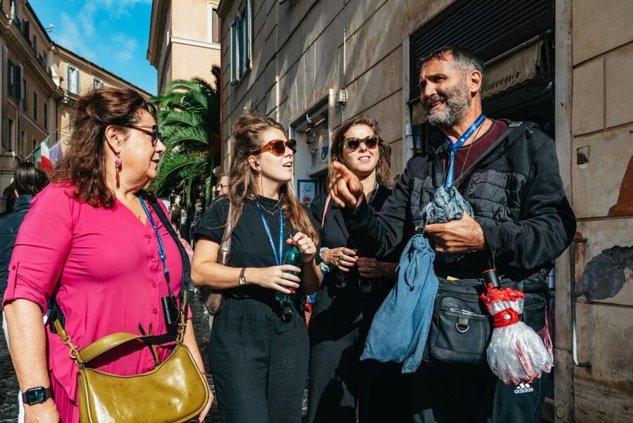 Rome: Trevi Fountain and Underground Guided Tour - The highlight: going 9 meters down to the aqueduct