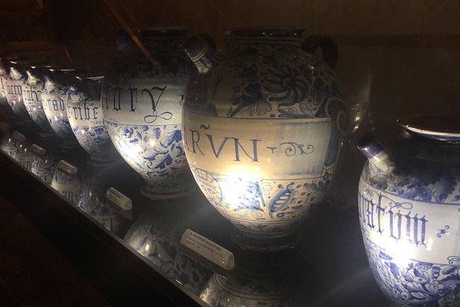 Rome: Trevi Fountain District and Underground Domus Guided Tour - Finding the Start at Vicolo del Puttarello: Easy, Central, and Direct