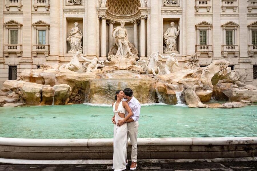 Rome: Trevi Fountain Photoshoot – Private & Personalized - Meeting Outside Hotel Fontana: How the Session Starts