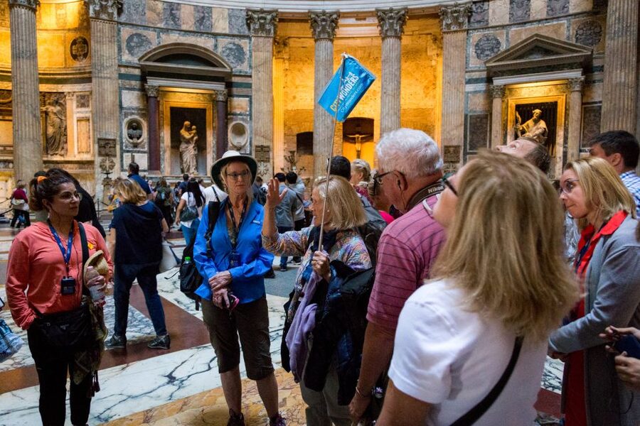 Rome: Trevi Fountain, Spanish Steps & Pantheon Walking Tour - Piazza Navona to Trevi without burnout: the gelato and café reset