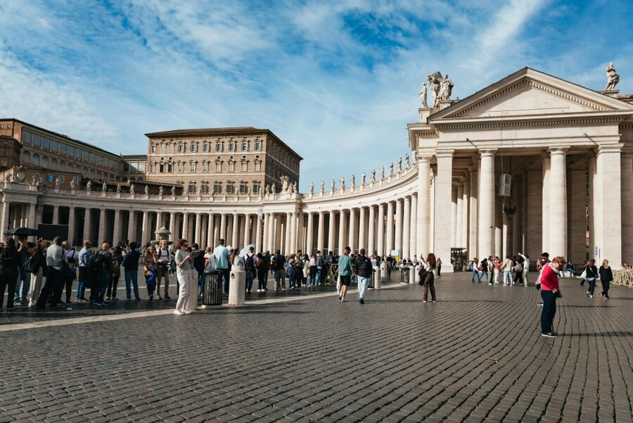 Rome: Trionfale and Prati Food and Wine Tasting Tour - The walking bits: Via Ottaviano, Porta Angelica, and the view payoff