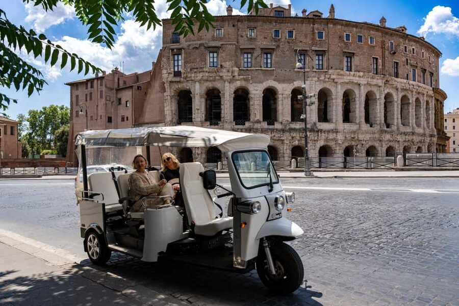 Rome: Tuk-Tuk Guided Tour in Rome City Center - Largo di Torre Argentina to the Pantheon: the stop that refreshes your Roman mindset