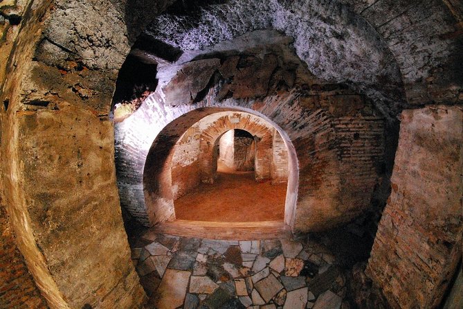 Rome Underground Catacombs Small-Group Tour - Guides Make the Hour: the storytelling style you should expect