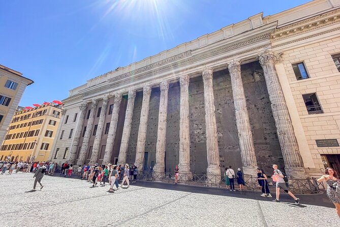 Rome underground: Piazza Navona, the Illusion Church and Pantheon - Pantheon outside details and that light effect