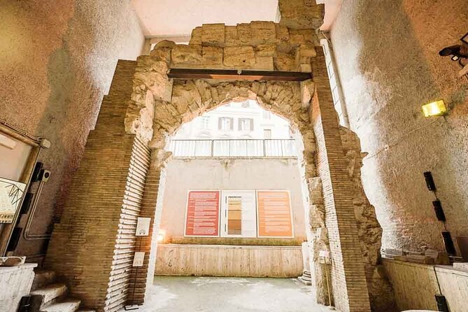 Rome underground: Piazza Navona, the Illusion Church and Pantheon - Piazza della Minerva: rival artists and sculptures with a grudge
