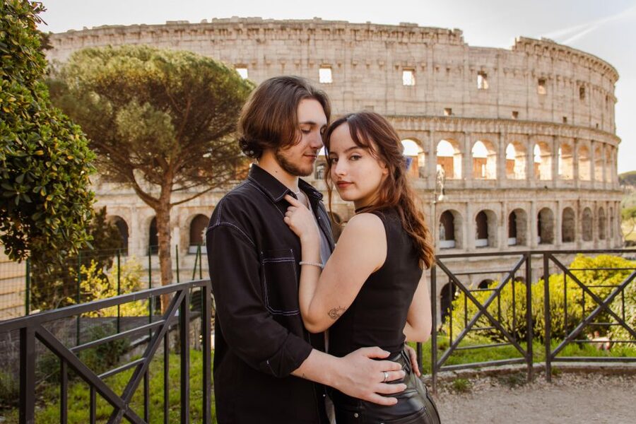 Rome: Unforgettable Photoshoot Experience in Colosseum - Meeting at Caffè Roma: how the session actually starts