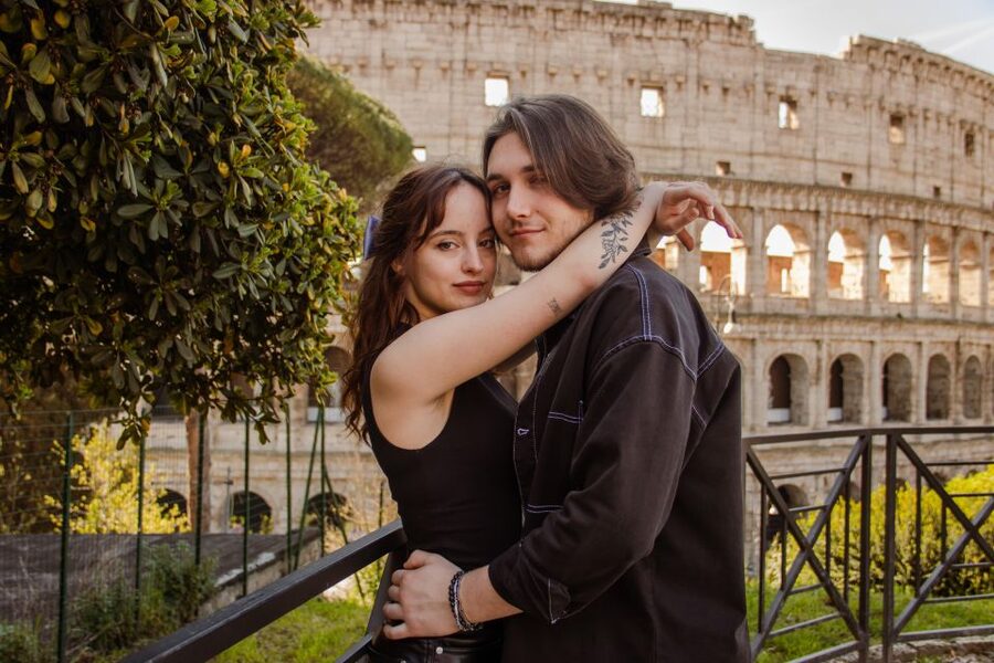 Rome: Unforgettable Photoshoot Experience in Colosseum - Timing: how long you’ll stand, and how fast you’ll get results