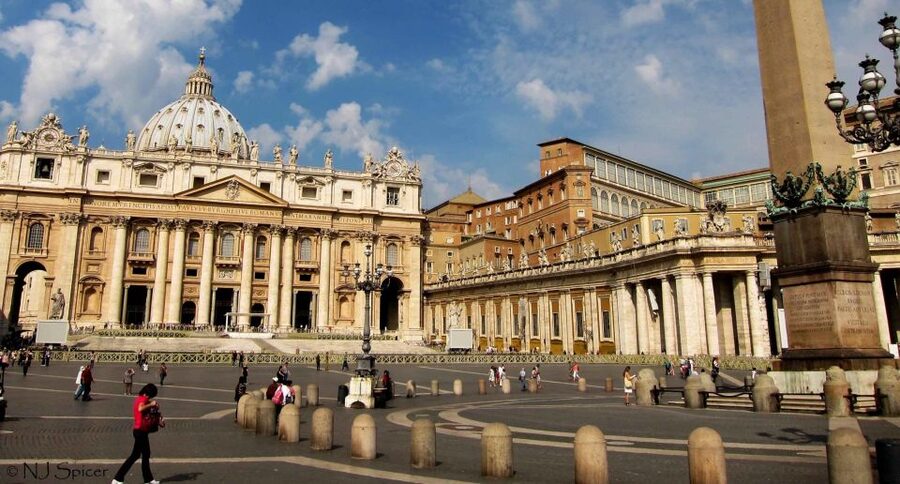 Rome: Vatican City and Catacombs Full-Day Guided Tour - Vatican Museums: Skip the Line, Then Follow the Plan