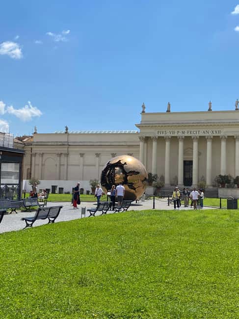 Rome: Vatican Museums, Sistine Chapel & Basilica Tour - Where to meet, and how the tour keeps you from getting swallowed