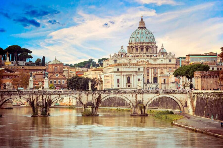 Rome: Vatican Museums & Sistine Chapel Entry with Audio App - A Real Human Touch: Hosts Who Keep Things Smooth