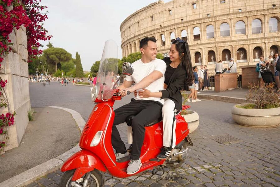Rome: Vespa Photo Tour with Historic City Highlights - Meeting up: what to look for near Caffe Roma