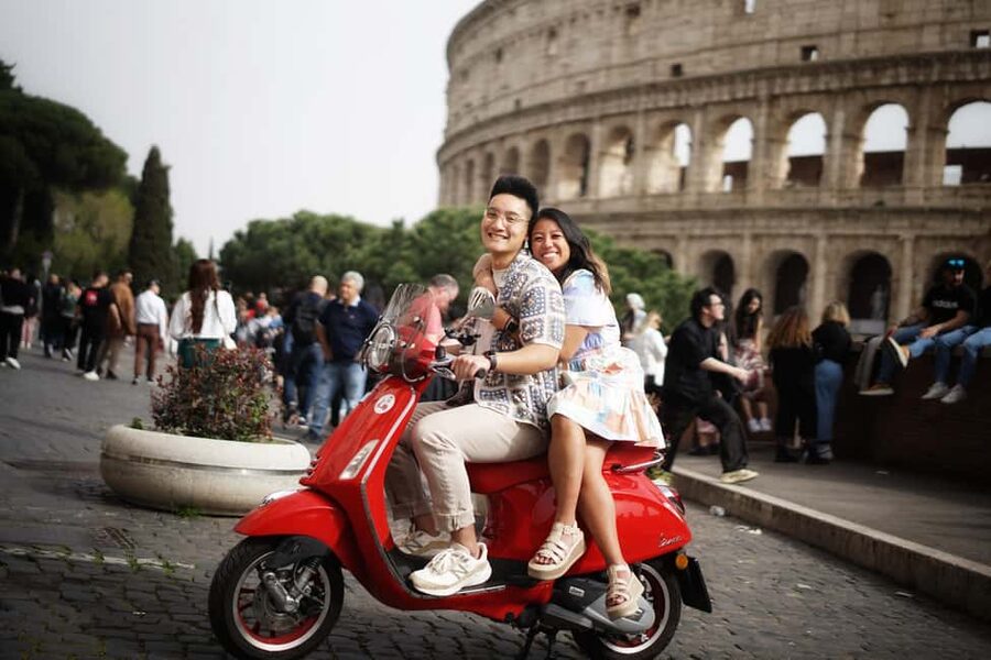 Rome: Vespa Tour with Professional Photographer - The Vespa Setup: Helmet, Driver Skills, and Comfort Reality