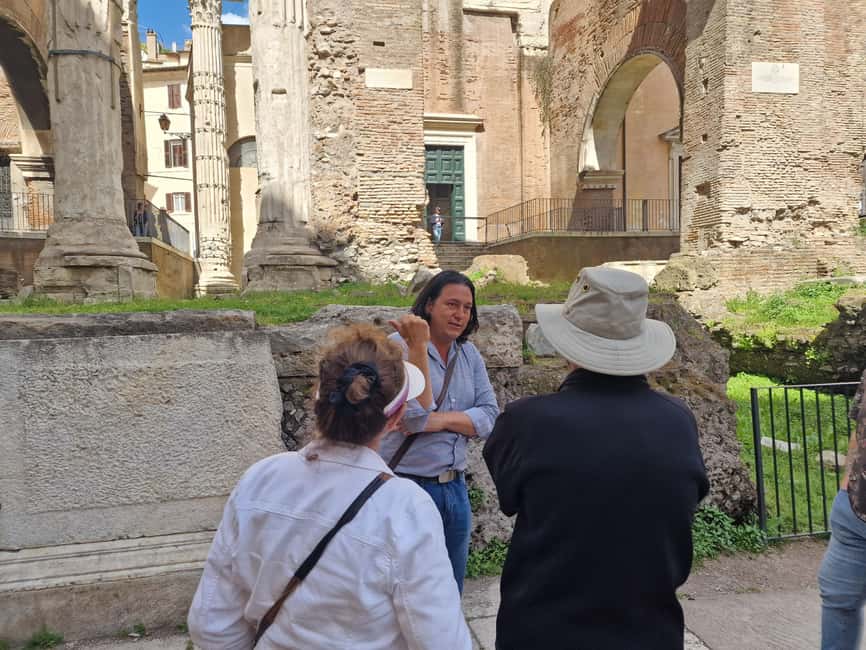 Rome: Walking Tour of World War 2 in Rome - Piazza Venezia and Mussolini’s balcony: power you can see