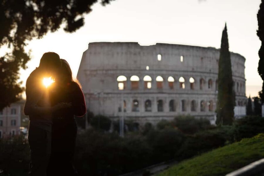 Secret Proposal Photoshoot in Rome + Reel - What you get: 30 edited photos, plus video, delivered fast