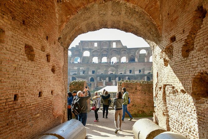 Self Guided Audio Tour-Coliseum & the Gladiator's Legends - Headphones, Phone Power, and When Tech Fails