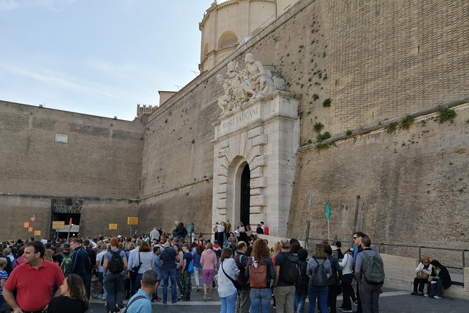Skip-The-Line: Sistine Chapel & Vatican Tour with A Guide - Meeting at Via Germanico 36: easy start, then straight into the action