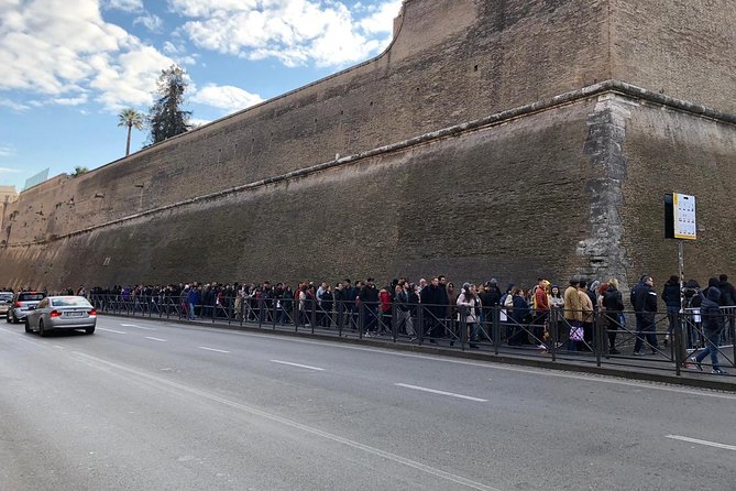 Skip-The-Line: Sistine Chapel & Vatican Tour with A Guide - The guide factor: why commentary changes the museum