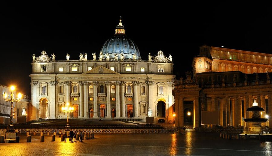 Skip the line Vatican Museum Sistine & St.Peter Private Tour - Sistine Chapel: seeing Michelangelo with the right context