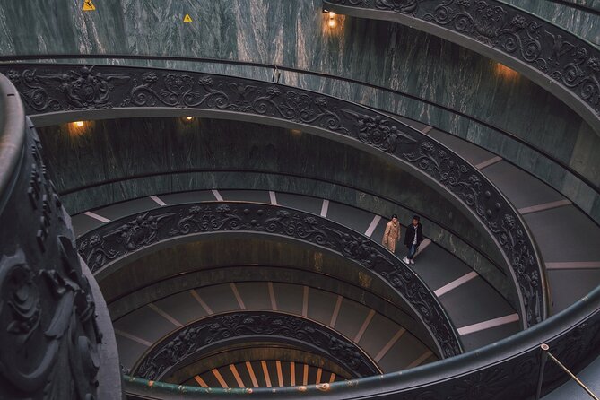 Skip the Line "Vatican Museums and Sistine Chapel" Tour. - St. Peter’s Square (and the Basilica shortcut): use your 20 minutes well