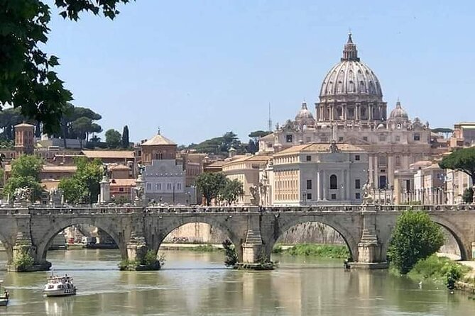 Skip-The-Line: Vatican & Sistine Chapel Last Minute Tour Tickets - Group Size, Pace, and Sound: The Comfort Variables