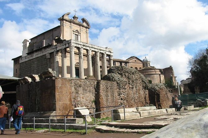 Small Group Colosseum, Roman Forum and Palatine Hill Guided Tour - How the guide experience shapes what you get