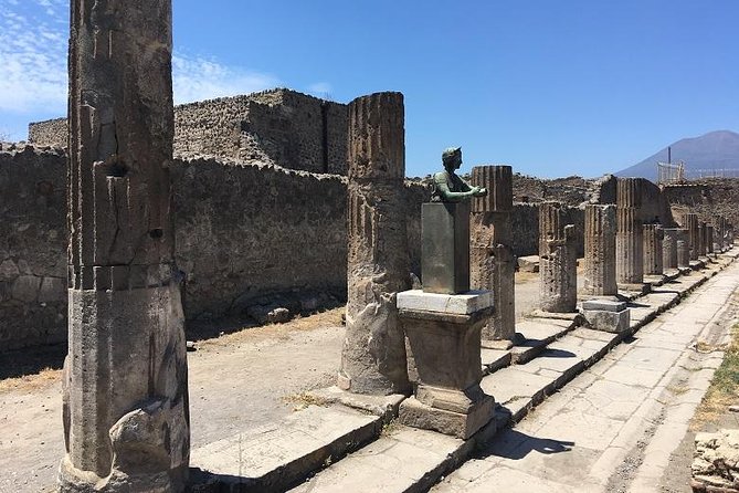 Small-Group Full-Day Pompeii, Positano and Amalfi Coast from Rome - Pompeii Archaeological Park: what a guide changes