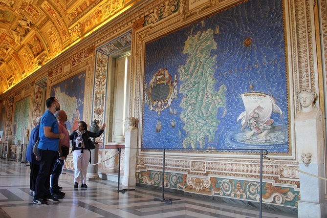 Spanish Small Group Tour of the Vatican Museums, Sistine Chapel & St. Peter's - Meeting Point at What a Life Tours: Simple, but Be Early
