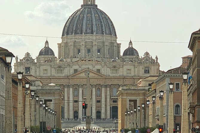 St. Peter's Basilica & Dome Tour with Professional Art Historian - Guides Who Actually Teach: Art History Meets Real Questions
