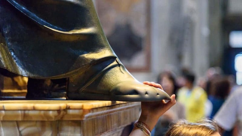 St. Peter's Dome Climb, Basilica and Vatacombs Tour - Reading the city from above with your guide’s landmark pointers