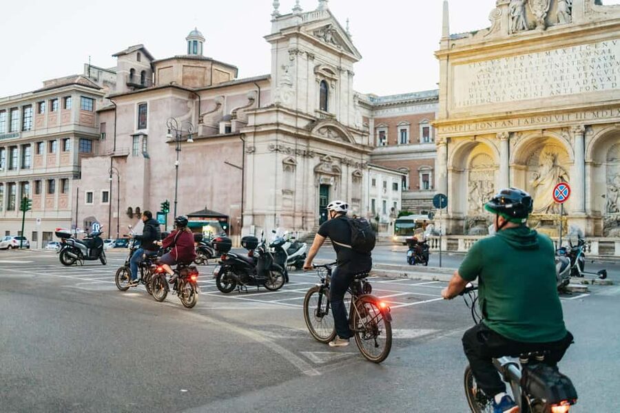Sunrise in Rome: Small Group E-Bike Tour & Italian breakfast - Trevi, Piazza Navona, and the Spanish Steps, stitched together in 3 hours