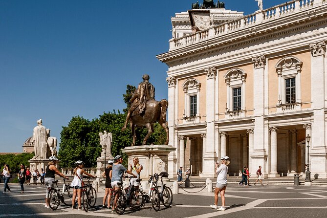 Taste of Rome by quality E-Bike - The Colosseum area: Piazza del Colosseo viewpoint time