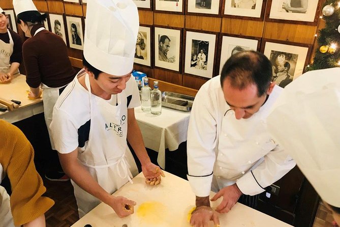 The Original Fettuccine Alfredo Experiences in Roma - The table-side Alfredo and that VIP-room atmosphere