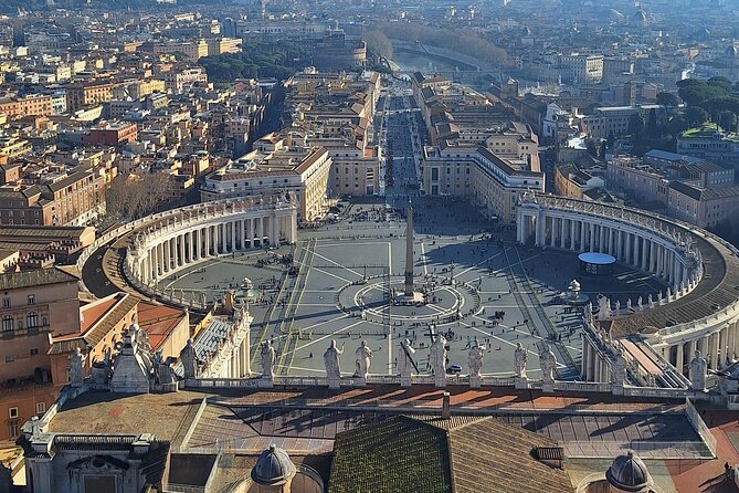 Tour of St. Peter's Basilica, Holy Door and Dome - Stop 1: St. Peter’s Basilica, from the central nave to Michelangelo’s Pietà