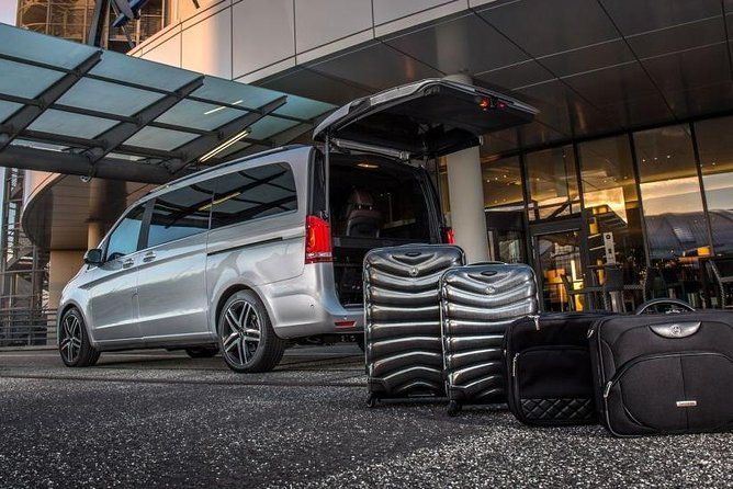 Transfer between Rome and the Fiumicino Airport FCO - The 40-Minute Ride To FCO: Comfort, Wi-Fi, And Luggage Space