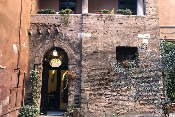 Trastevere Like a Local Food Tour with 7+ Food Tastings & Wines - What You Eat on the Tour: Classic Roman Hits Plus the Secret Dish
