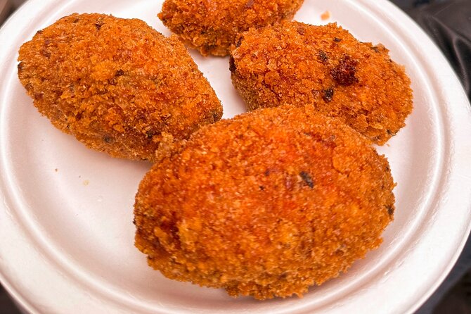 Trastevere Rome Street Food Tour, Small Group - Piazza Giuseppe Gioachino Belli and the nasoni lesson