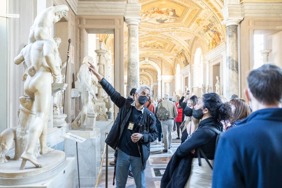Vatican City: Papal Audience, Sistine Chapel, & Vatican Tour - What the Licensed Guide and Headsets Actually Do