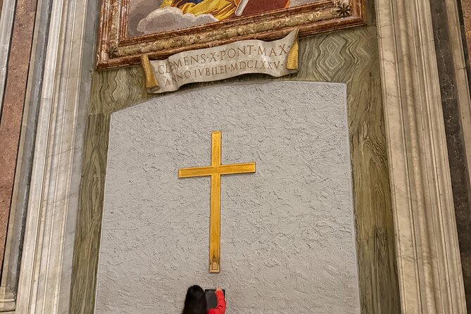 Vatican City St Peter's Basilica Fun Tour (small group) - Small group size (max 20) and the guide factor