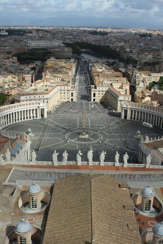 Vatican City: St Peters Basilica and Papal Tombs Guided Tour - St. Peter’s Basilica with a guide: what you’ll actually notice