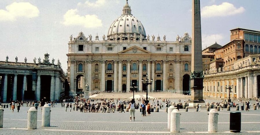 Vatican City: St Peters Basilica and Papal Tombs Guided Tour - The Vatican Grottoes: why going underground is worth your time