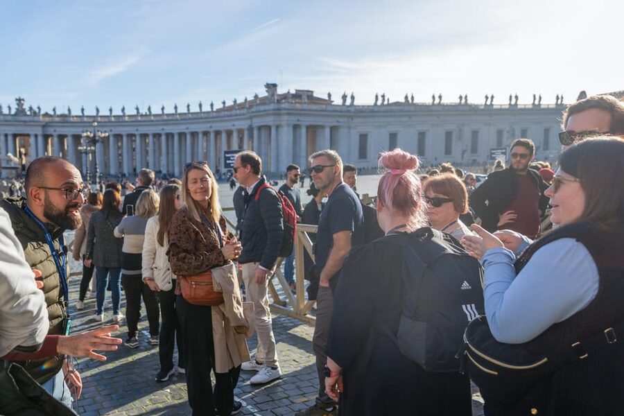 Vatican Full Access at St. Peter's Basilica with Dome Climb - Back down inside the basilica: using the dome experience to see the art